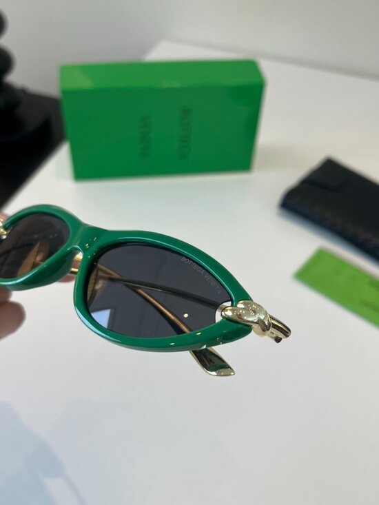 Bottega Veneta Retro Cat-Eye Green Sunglasses with Metal Knot Detail main image 6